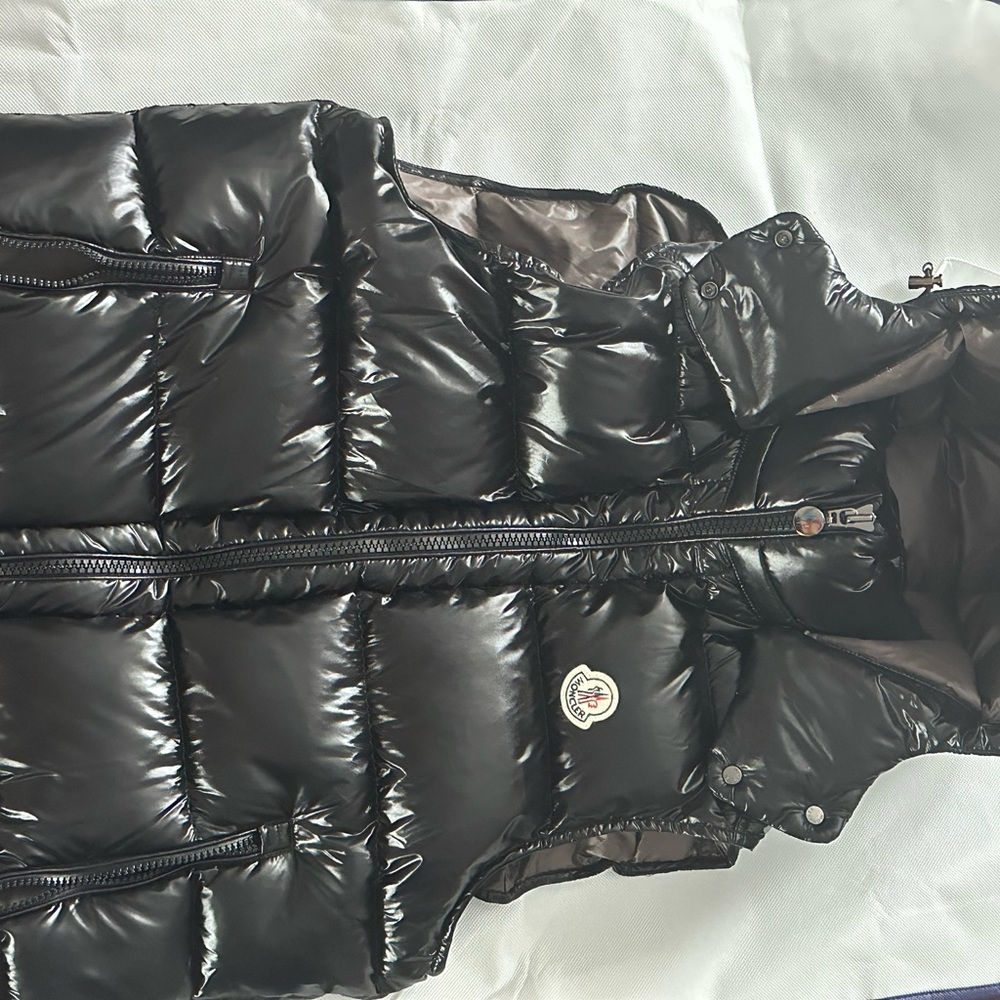 Moncler vest small